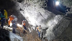 Fünf Stunden lang dauerte der Einsatz in dem eisigen und felsigen Gelände. (Bild: Bergrettung Salzburg)