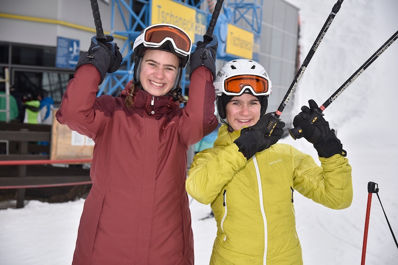 Die Schwestern Melina und Katja Pirker (FF Drasenitz) waren auch dabei. (Bild: Roland Holitzky)