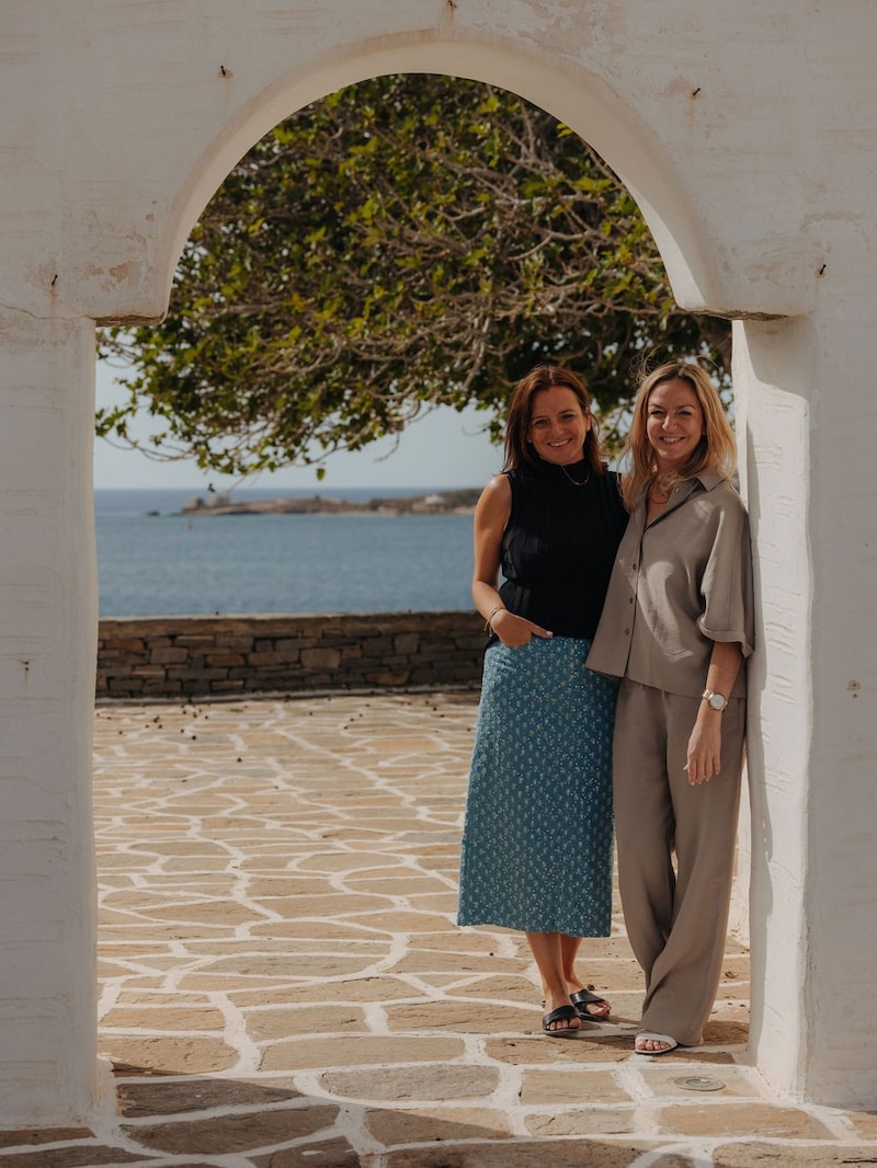 Susanna und Siglinde Purrer genießen die Zeit in Griechenland. (Bild: Julia Nimke)