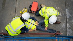Arbeitsunfälle können verheerende Folgen für Arbeitnehmer haben. Anders als Freizeitunfälle ...