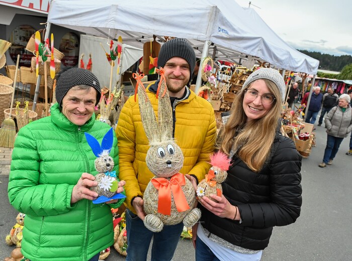 Maria Raunjak, hier mit Christian und Sabrina, kommt seit Jahrzehnten zum Josefimarkt.