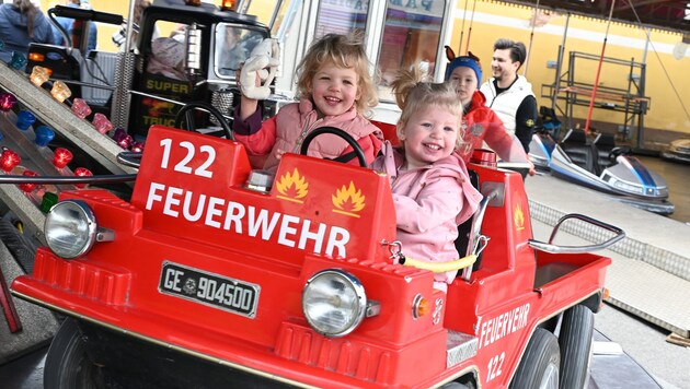 Lustige Fahrgeschäfte locken aufs Marktgelände neben dem Stift in Eberndorf.