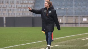 Lisa Alzner dirigiert die Frauen von St. Pölten.