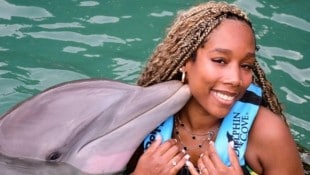 Cierra Stockard genoss ihr Abenteuer mit den Delfinen – bevor es zu dem schrecklichen Unfall kam. (Bild: facebook.com/cierra.stockard.98)