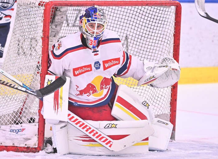 In der Eishockeyliga vor der 50. Play-off-Partie: Bulls-Goalie Atte Tolvanen.