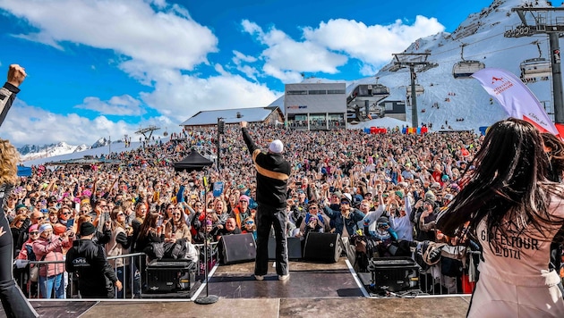 Er kann es immer noch: Gerry Friedle alias DJ Ötzis war beim Abschluss seiner Gipfeltour in absoluter Hochform. (Bild: Pressefoto Scharinger/Daniel Scharinger)