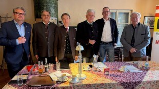 Der KHD-Vorstand: Schriftführer Wendelin Mölzer, Finanzreferent Wolfgang Ptok, Obmann-Stv. Franz ...