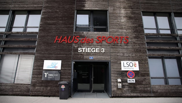 Das „Haus des Sports“ – untergebracht im Stadion Wals-Siezenheim. (Bild: Tröster Andreas)