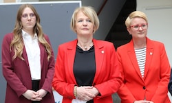Für die Brucker Bürgermeisterin Andrea Winkelmeier (Mitte) und ihr Team ist es ein bitterer ...