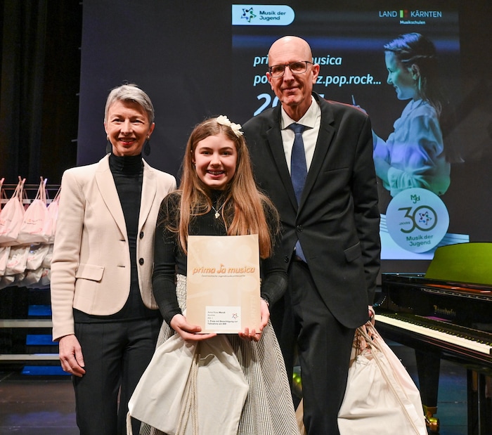 Ogris und Schaunig mit Anna – eines von 57 Talenten beim Bundeswettbewerb in Wien.