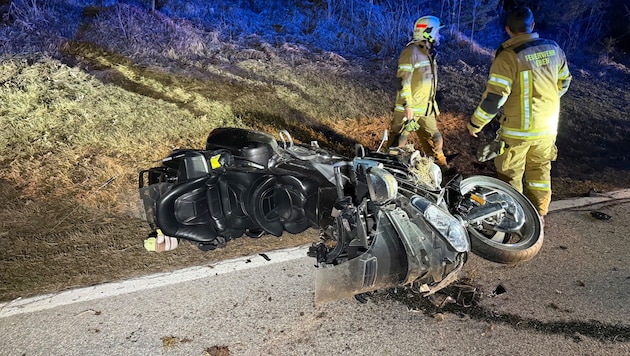 Der Lenker wurde bei dem Sturz schwer verletzt. (Bild: ZOOM Tirol)