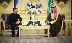 Selenskyj und der saudische Kronprinz Mohammed bin Salman im Palast in Riad