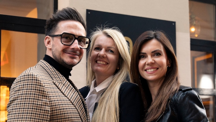 Philipp Ernst mit Gattin Andrea und Sabrina Konrad.