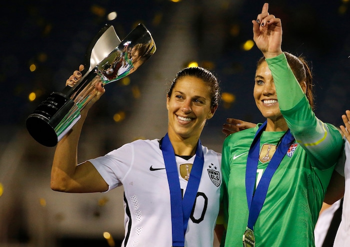 Carli Lloyd (li.)