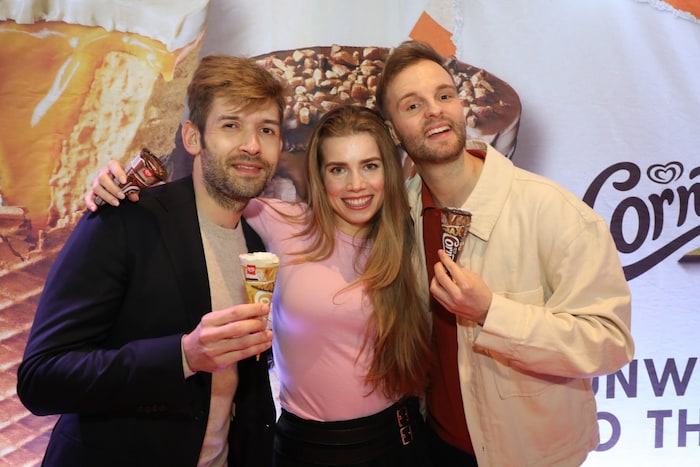Comedian und Influencer Michi Buchinger, Influencerin und Dancing Star Anna Strigl mit ihrem ...