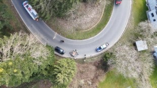 Der junge Mann hatte Glück im Unglück – er zog sich nur eine leichte Knieverletzung zu. 