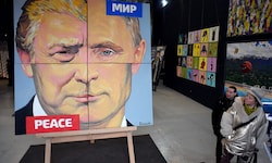 In St. Petersburg werden Trump und Putin als „Friedensstifter“ inszeniert.