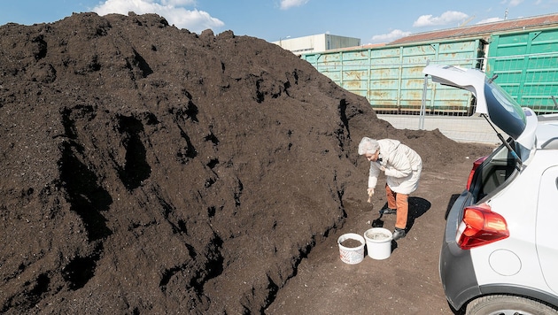 Hobbygärtner können ab heute wieder den hochwertigen Gratis-Kompost beim Recyclinghof der Stadt abholen. (Bild: Stadt Salzburg)