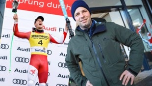 Beat Feuz (re.) ist von Lukas Feurstein begeistert.  (Bild: Krone KREATIV/Christof Birbaumer, GEPA)