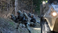 Die Debatte, ob der Grundwehrdienst verlängert werden soll, steht aktuell im Raum.