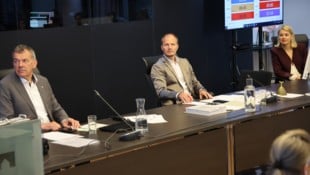 Anzengruber (Mitte) verschenkte als Vize-BM mehr als 3000 Erlebniskarten einer Firma, die Stadt-Aufträge angenommen hatte. Vieldiskutiertes Thema sind auch die Enteignungspläne der Vizes Willi und Mayr (re.). (Bild: Birbaumer Christof)