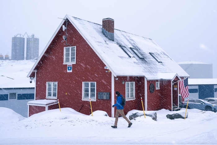 Vor dem Gebäude des US-Konsulats in der grönländischen Hauptstadt Nuuk fanden in den vergangenen ...