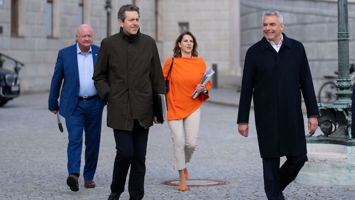 Vor einem Jahr schritt Stocker noch hinter Mahrer ...