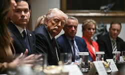 Mehrere Minister aus dem Kabinett von Präsident Donald Trump befanden sich in der Chatgruppe. ...