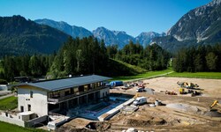 Bereits im August des Vorjahres war das Hauptgebäude des Campingresorts fast fertig. 