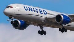 Boeing 787-9 von United Airlines: Ein Flug musste aus einem sehr ungewöhnlichen Grund umkehren.  (Bild: AFP/Nicolas Economou / NurPhoto / NurPhoto via AFP)