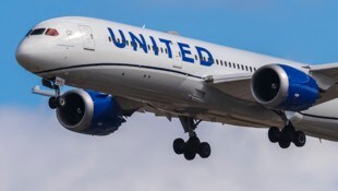 Boeing 787-9 von United Airlines: Ein Flug musste aus einem sehr ungewöhnlichen Grund umkehren.  (Bild: AFP/Nicolas Economou / NurPhoto / NurPhoto via AFP)