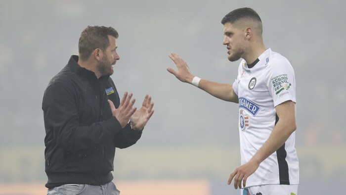 Emir Karic (r.) steht Sturm-Coach Jürgen Säumel längere Zeit nicht zur Verfügung.