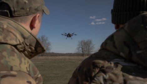 Der Ukraine mangelt es vor allem an Waffen mit großer Reichweite. (Bild: AFP/ROMAN PILIPEY)