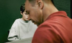In der vierteiligen Serie geht es nicht nur um die Tat des 13-jährigen Jamie, sondern auch um ...