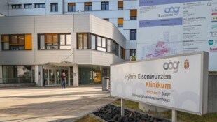 Kripo und Staatsanwaltschaft ermitteln im Krankenhaus Kirchdorf. 
