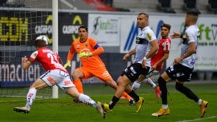 In der Saison 2021/22 wurde Altach-Ikone Martin Kobras (2.v.l.) von Coach Damir Canadi aufs Abstellgleis gesetzt. (Bild: GEPA)