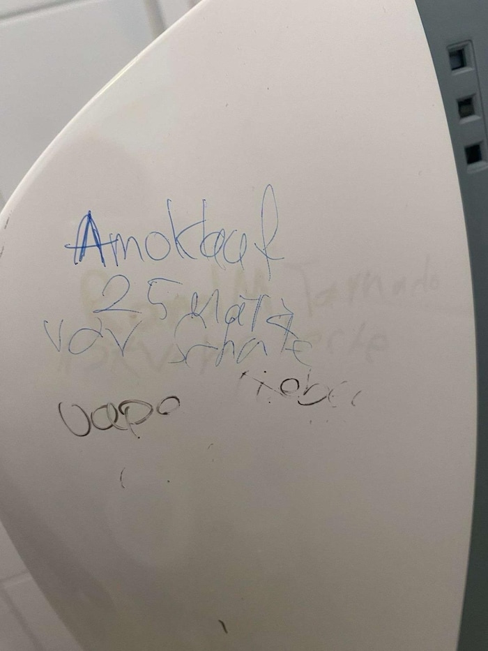Diese Amokdrohung auf einem Klodeckel versetzte die Bildungsanstalt in Alarmbereitschaft.