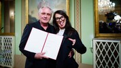 „Vorstadtweib“ Maria Köstlinger hielt die Laudatio auf Kollegen Bernhard Schir.