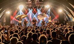 Die Kombo Fiddler’s Green gibt es seit 35 Jahren. Die Jubiläumstour führte sie jetzt nach ...
