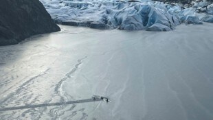 An dieser Stelle in Alaska ist das Wrack eines Kleinflugzeugs untergegangen.