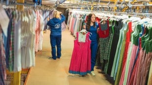 20.000 Stück hochwertiger Textilien werden versteigert. (Bild: aurena.at)