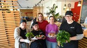 Mit Freude im „gernda“-Café arbeiten: Das Team aus Tanja Slamanig, Verena Eder, Verena Czubacha, ...