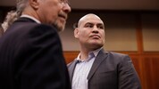 Cain Velasquez (re.) vor Gericht