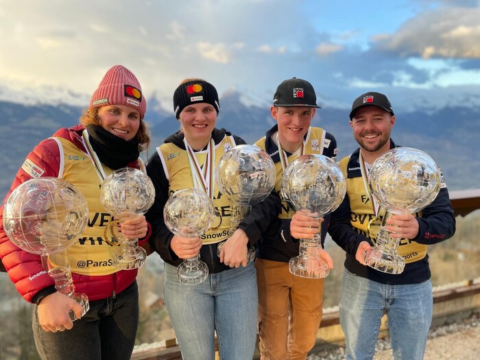 Guide Elisabeth Aigner, Veronika Aigner, Johannes Aigner und sein Guide Nico Haberl fahren mit ...