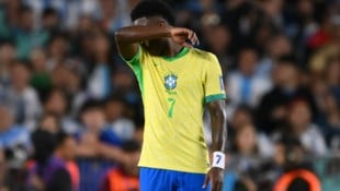 Vinicius Junior und Co. enttäuschten gegen Argentinien (Bild: AFP/APA/Luis ROBAYO)