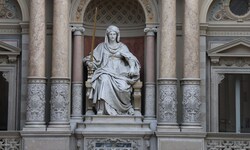 Justitia bittet zur Kasse – und das bald noch mehr als bisher.