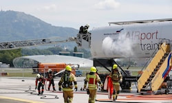 Am Flughafen sickerte bei Feuerwehr-Übungen die Chemikalie PFAS in den Boden. Mittlerweile wird ...
