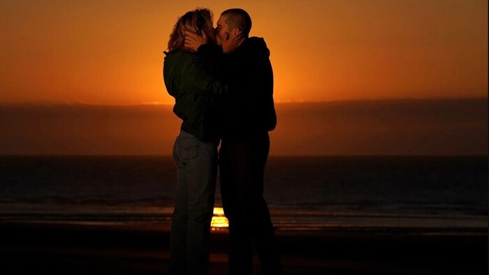 Jackie (Adèle Exarchopoulo) hat ihre Jugendliebe Clotaire (François Civil) niemals vergessen.