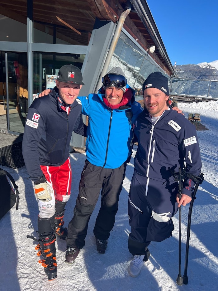 Manfred Widauer mit Johannes Aigner (li.) und Thomas Grochar (re.).