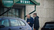 In einem Schlachtbetrieb in Eggelsberg fuhr die Polizei vor.